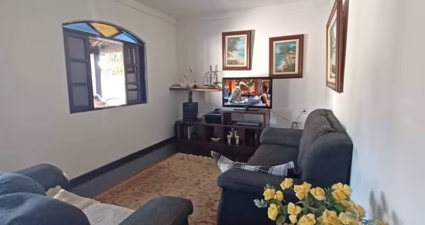 Excelente Casa em Maria Paula a Venda