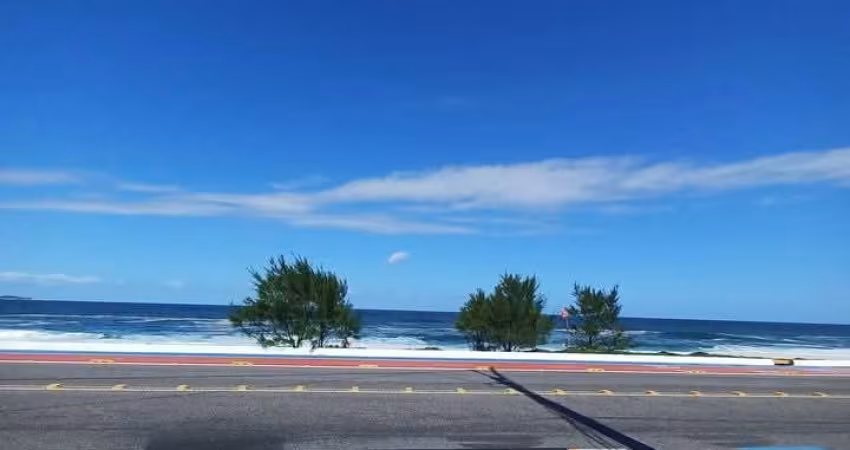 Casa Térrea com varanda,  vaga de garagem e churrasqueira !!!