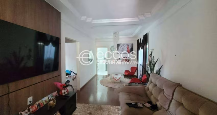 Casa à venda, 3 quartos, 1 suíte, 3 vagas, Jardim Canaã - Uberlândia/MG