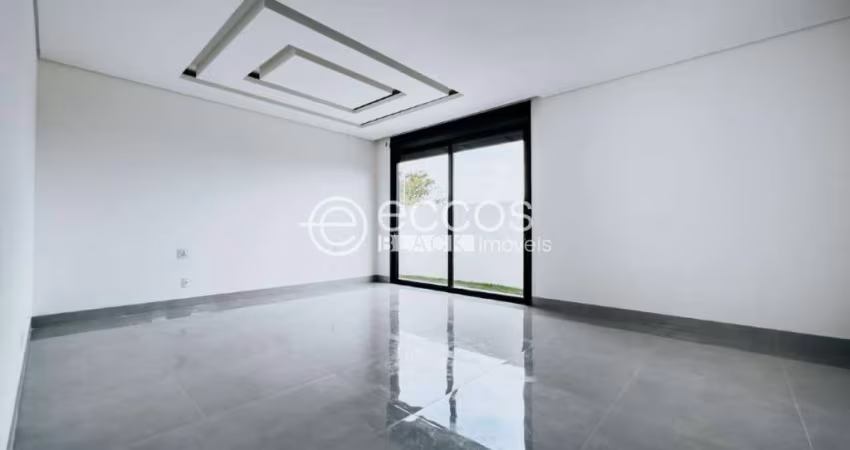 Casa em condomínio à venda, 3 quartos, 3 suítes, 4 vagas, Laranjeiras - Uberlândia/MG