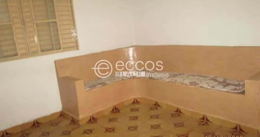 Casa à venda, 6 quartos, 1 suíte, 1 vaga, Custódio Pereira - Uberlândia/MG