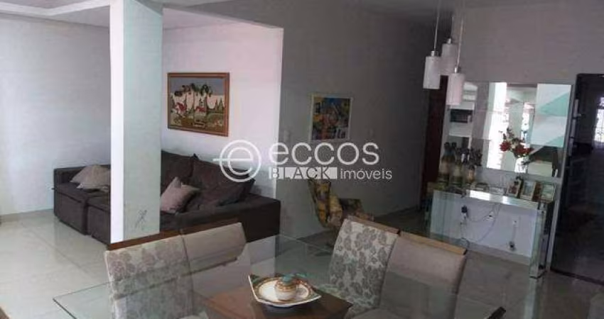 Casa à venda, 3 quartos, 3 suítes, 2 vagas, Jardim Europa - Uberlândia/MG