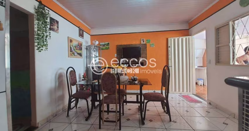 Casa à venda, 3 quartos, 1 suíte, 4 vagas, Buritis - Uberlândia/MG