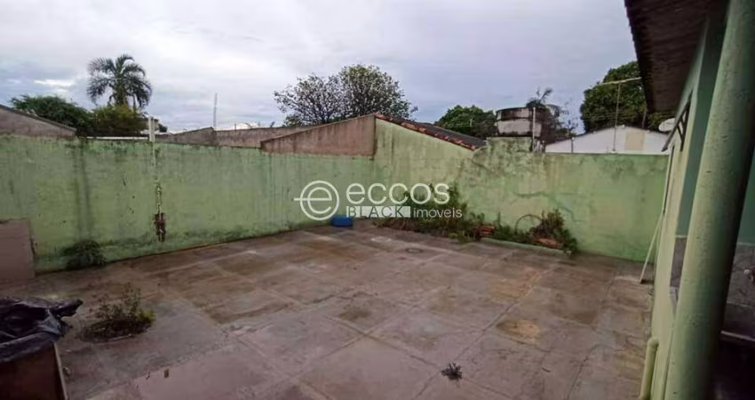 Casa à venda, 3 quartos, 3 vagas, Jardim das Palmeiras - Uberlândia/MG