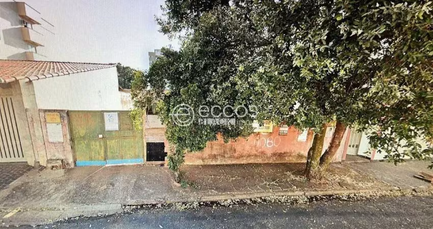 Terreno à venda na Rua Péricles Vieira da Mota, 555, Santa Mônica, Uberlândia