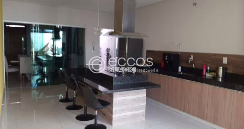 Casa à venda, 3 quartos, 1 suíte, 2 vagas, Minas Gerais - Uberlândia/MG