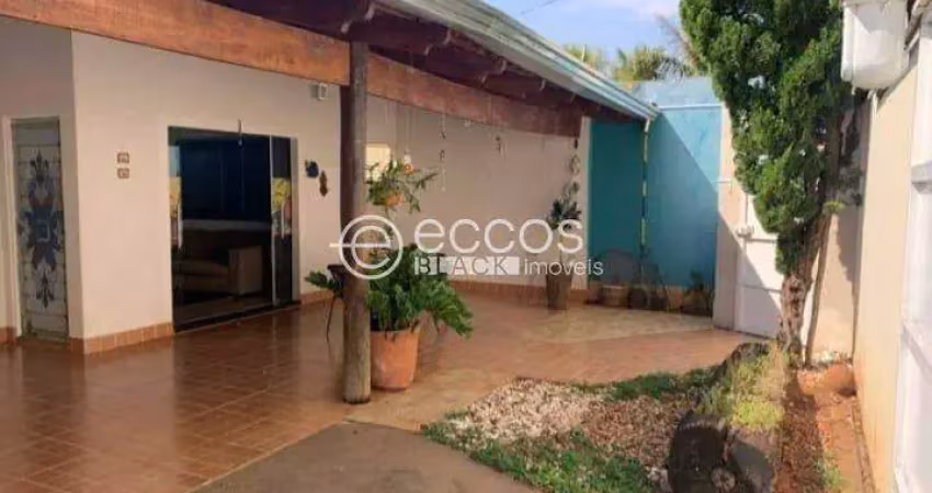 Casa à venda, 3 quartos, 1 suíte, 2 vagas, Nova Uberlândia - Uberlândia/MG