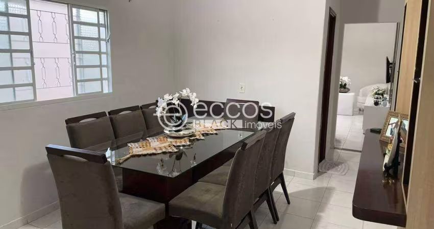 Casa à venda, 3 quartos, 1 suíte, 4 vagas, Laranjeiras - Uberlândia/MG