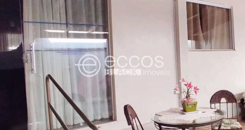 Casa à venda, 6 quartos, 2 vagas, Centro - Uberlândia/MG