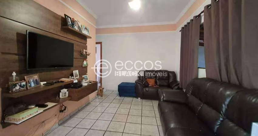 Casa à venda, 3 quartos, 1 suíte, 4 vagas, Nova Uberlândia - Uberlândia/MG