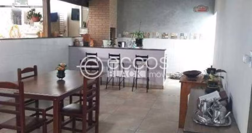 Casa à venda, 3 quartos, 1 suíte, 3 vagas, Pampulha - Uberlândia/MG