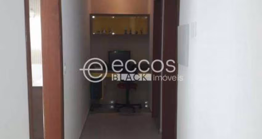 Casa em condomínio à venda, 3 quartos, 1 suíte, 4 vagas, Umuarama - Uberlândia/MG