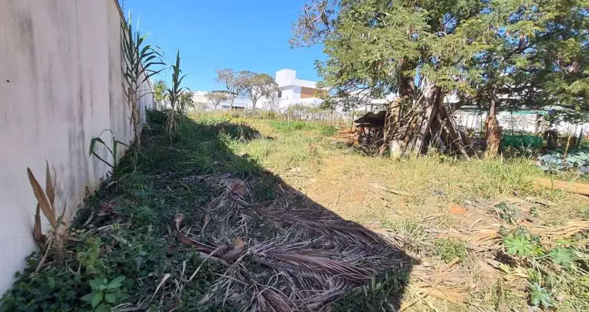 Terreno à venda na Rua Caracuri, 69, Jardim Karaíba, Uberlândia