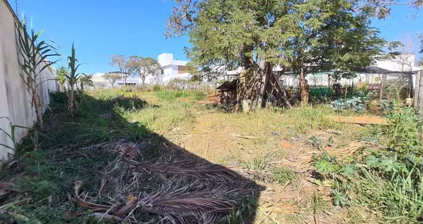Terreno à venda na Rua Caracuri, 109, Jardim Karaíba, Uberlândia