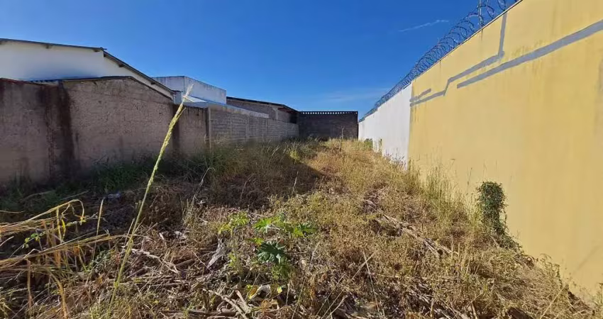 Terreno à venda na Rua Galiano Torrano, 90, Minas Gerais, Uberlândia
