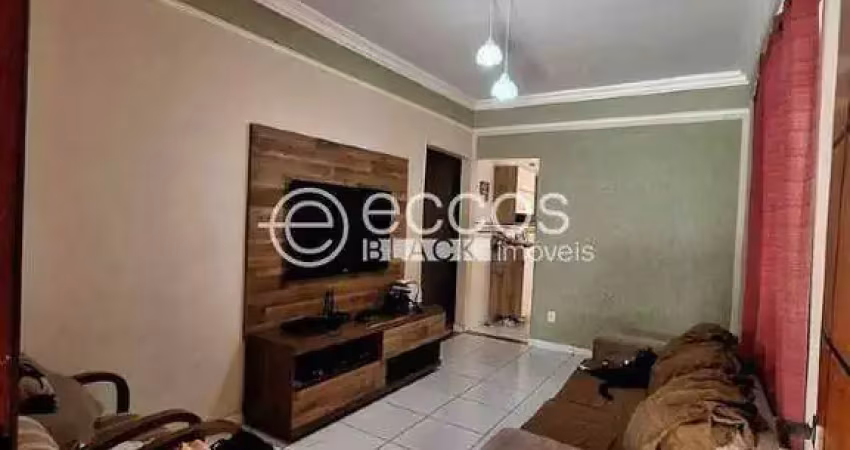 Casa à venda, 3 quartos, 1 suíte, 2 vagas, laranjeiras - uberlândia/mg