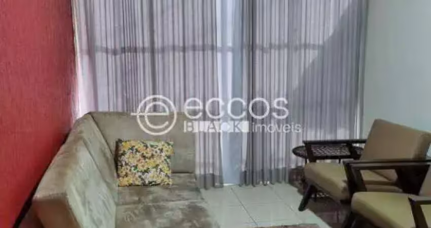 Casa à venda, 5 quartos, 1 suíte, 5 vagas, Osvaldo Rezende - Uberlândia/MG