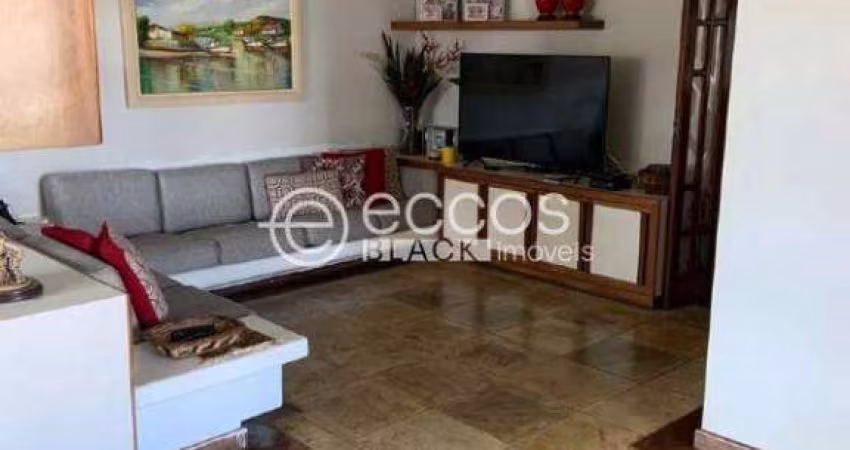 Apartamento à venda, 4 quartos, 3 suítes, 3 vagas, Fundinho - Uberlândia/MG
