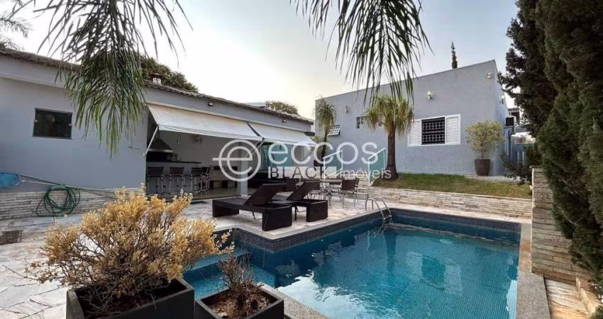 Casa à venda, 4 quartos, 2 suítes, 2 vagas, Cidade Jardim - Uberlândia/MG