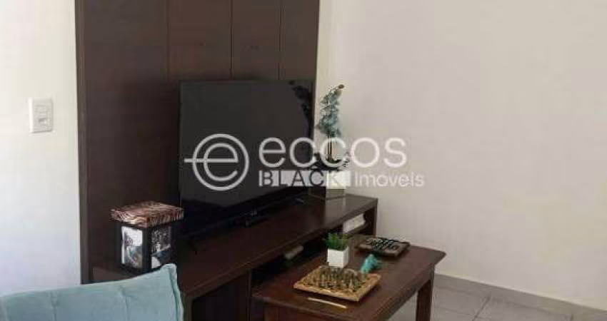 Casa em condomínio à venda, 3 quartos, 2 vagas, Tubalina - Uberlândia/MG