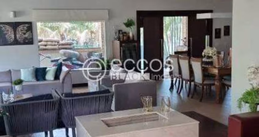 Casa em condomínio à venda, 4 quartos, 4 suítes, 4 vagas, Tocantins - Uberlândia/MG