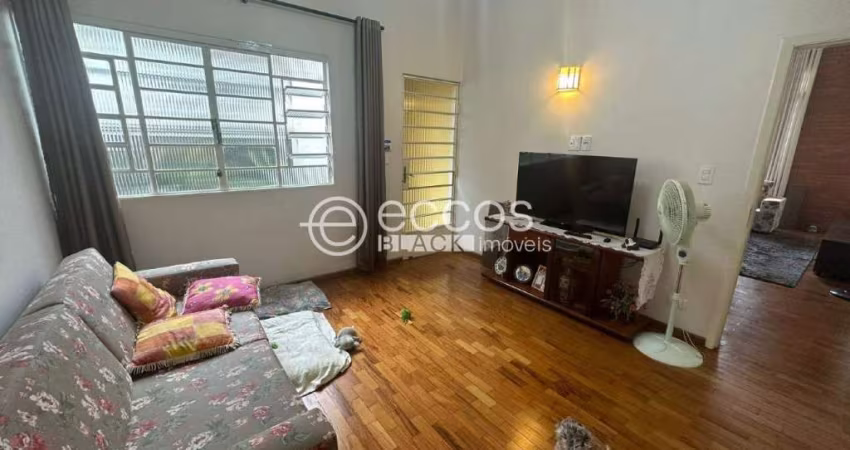 Casa para aluguel, 3 quartos, 1 suíte, 2 vagas, Lídice - Uberlândia/MG