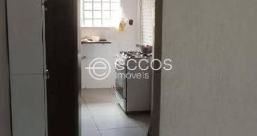 Casa à venda, 3 quartos, 1 suíte, 4 vagas, Jardim Sucupira - Uberlândia/MG