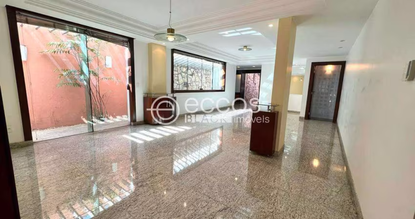 Casa à venda, 4 quartos, 2 suítes, 2 vagas, Umuarama - Uberlândia/MG