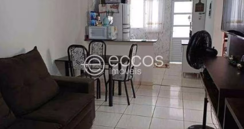 Casa em condomínio à venda, 2 quartos, 2 vagas, Loteamento Residencial Pequis - Uberlândia/MG