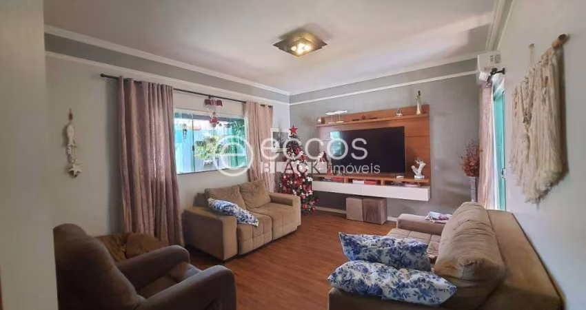 Casa à venda, 3 quartos, 1 suíte, 2 vagas, Alto Umuarama - Uberlândia/MG