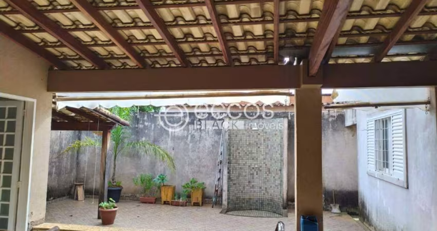 Casa à venda, 4 quartos, 2 vagas, Laranjeiras - Uberlândia/MG