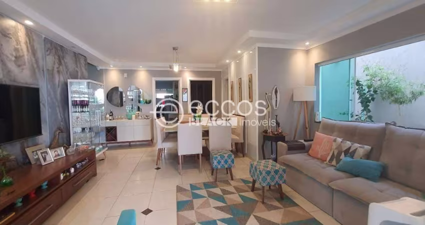 Casa à venda, 3 quartos, 1 suíte, 3 vagas, Alto Umuarama - Uberlândia/MG