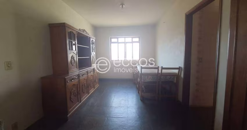 Apartamento à venda, 3 quartos, 1 suíte, 2 vagas, Osvaldo Rezende - Uberlândia/MG