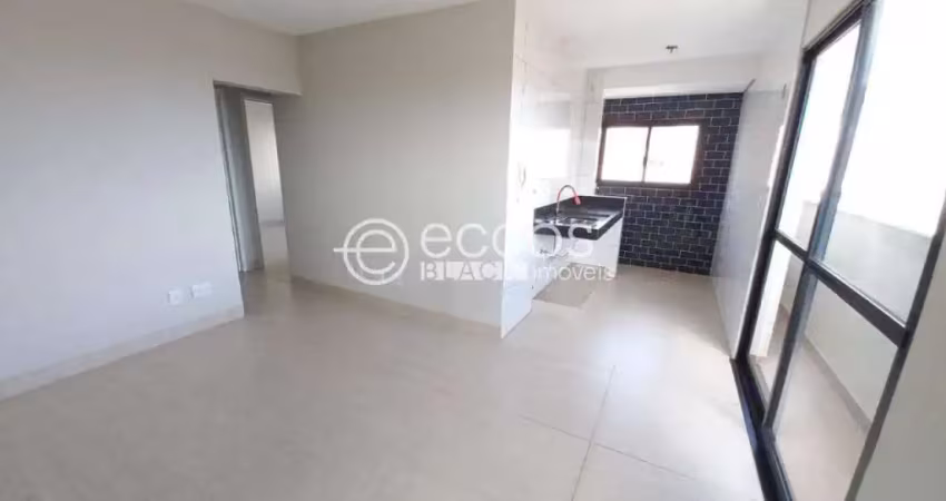 Apartamento para aluguel, 3 quartos, 1 suíte, 1 vaga, Umuarama - Uberlândia/MG
