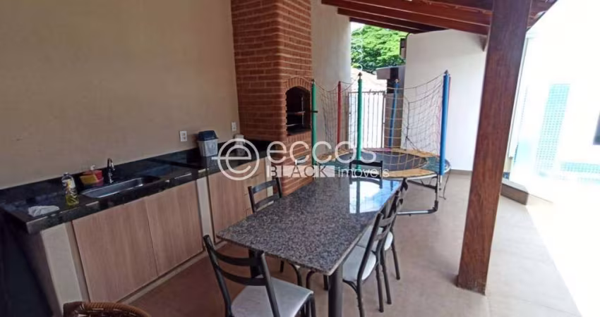 Casa para aluguel, 4 quartos, 2 suítes, 2 vagas, Osvaldo Rezende - Uberlândia/MG