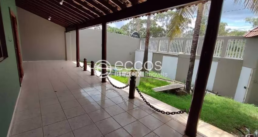 Casa para aluguel, 3 quartos, 2 suítes, 4 vagas, Santa Mônica - Uberlândia/MG