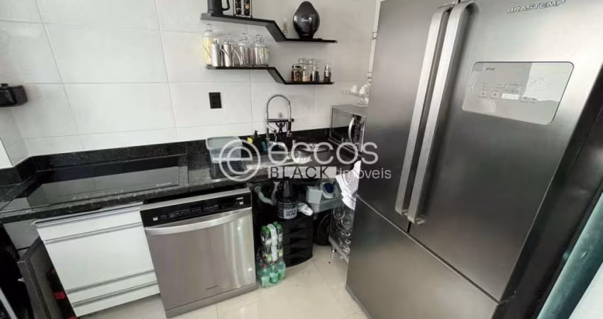 Apartamento à venda, 2 quartos, 1 suíte, 1 vaga, Martins - Uberlândia/MG