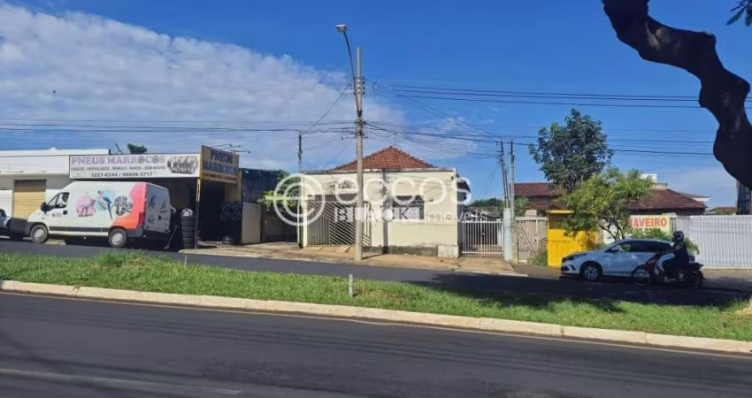 Casa à venda, 3 quartos, 3 vagas, Martins - Uberlândia/MG