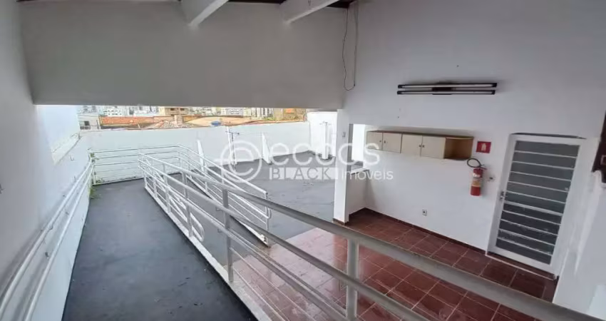 Casa para aluguel, 4 quartos, 1 suíte, 3 vagas, Lídice - Uberlândia/MG