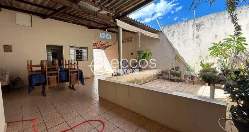 Casa à venda, 3 quartos, 5 vagas, Planalto - Uberlândia/MG