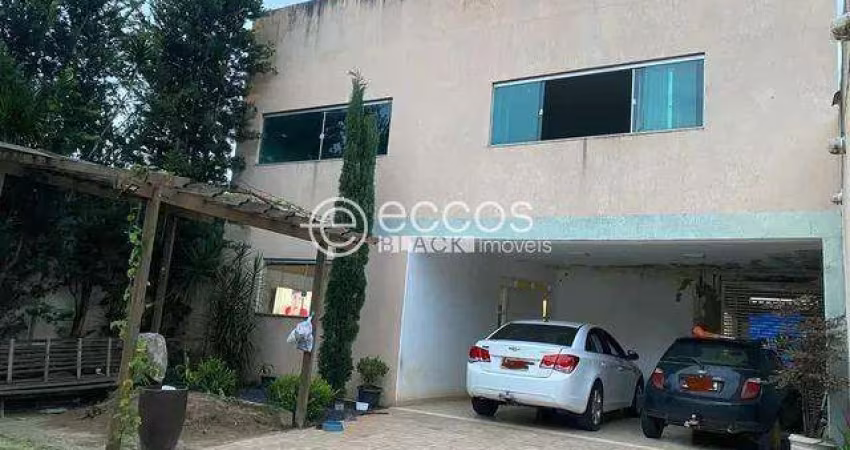 Casa para aluguel, 3 quartos, 1 suíte, 5 vagas, Pampulha - Uberlândia/MG