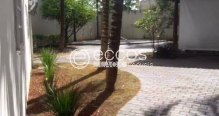 Casa para aluguel, 4 quartos, 1 suíte, 4 vagas, Morada da Colina - Uberlândia/MG