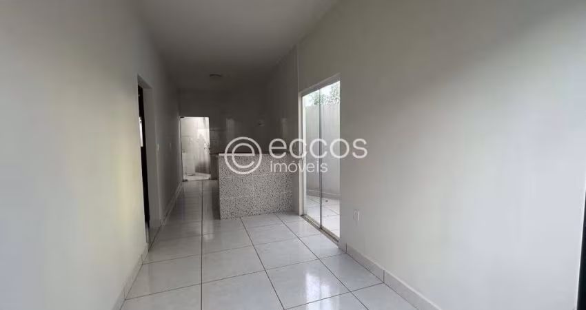 Casa à venda, 2 quartos, 1 vaga, Brasil - Uberlândia/MG