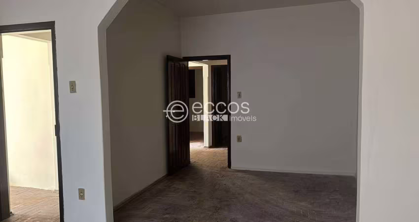 Casa para aluguel, 3 quartos, CENTRO - ARAGUARI/MG