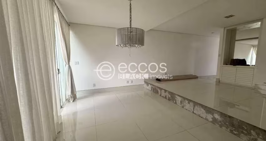 Casa para aluguel, 3 quartos, 1 suíte, 3 vagas, Jardim Karaíba - Uberlândia/MG