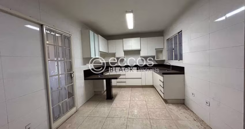 Casa à venda, 3 quartos, 1 suíte, 2 vagas, Cidade Jardim - Uberlândia/MG