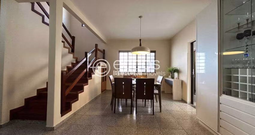 Casa à venda, 3 quartos, 1 suíte, 3 vagas, Santa Mônica - Uberlândia/MG