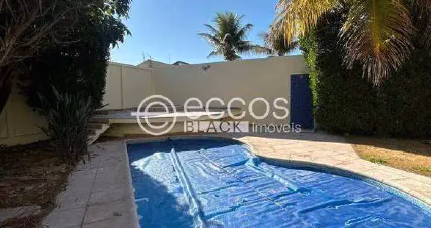 Casa à venda, 4 quartos, 2 suítes, 6 vagas, Jardim Karaíba - Uberlândia/MG