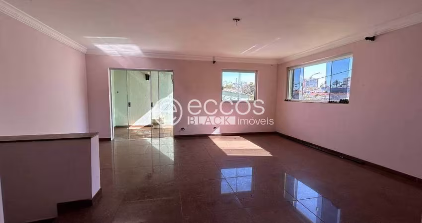 Casa à venda, 4 quartos, 1 suíte, 4 vagas, Lídice - Uberlândia/MG