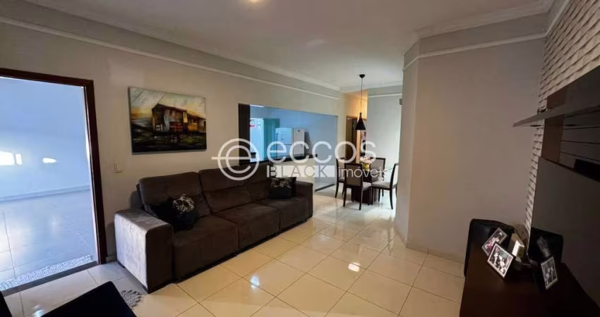 Casa à venda, 3 quartos, 1 suíte, 4 vagas, Jardim Europa - Uberlândia/MG